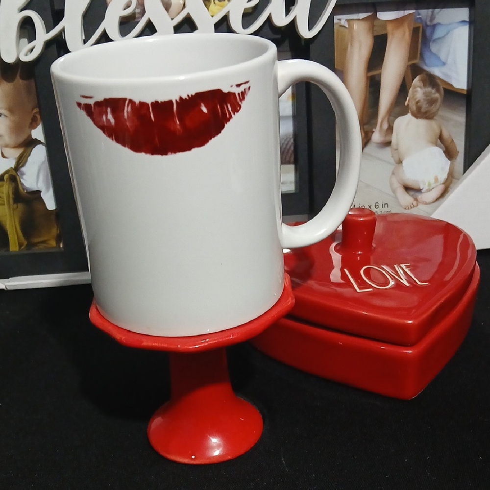Chic Red Lip Print Mug